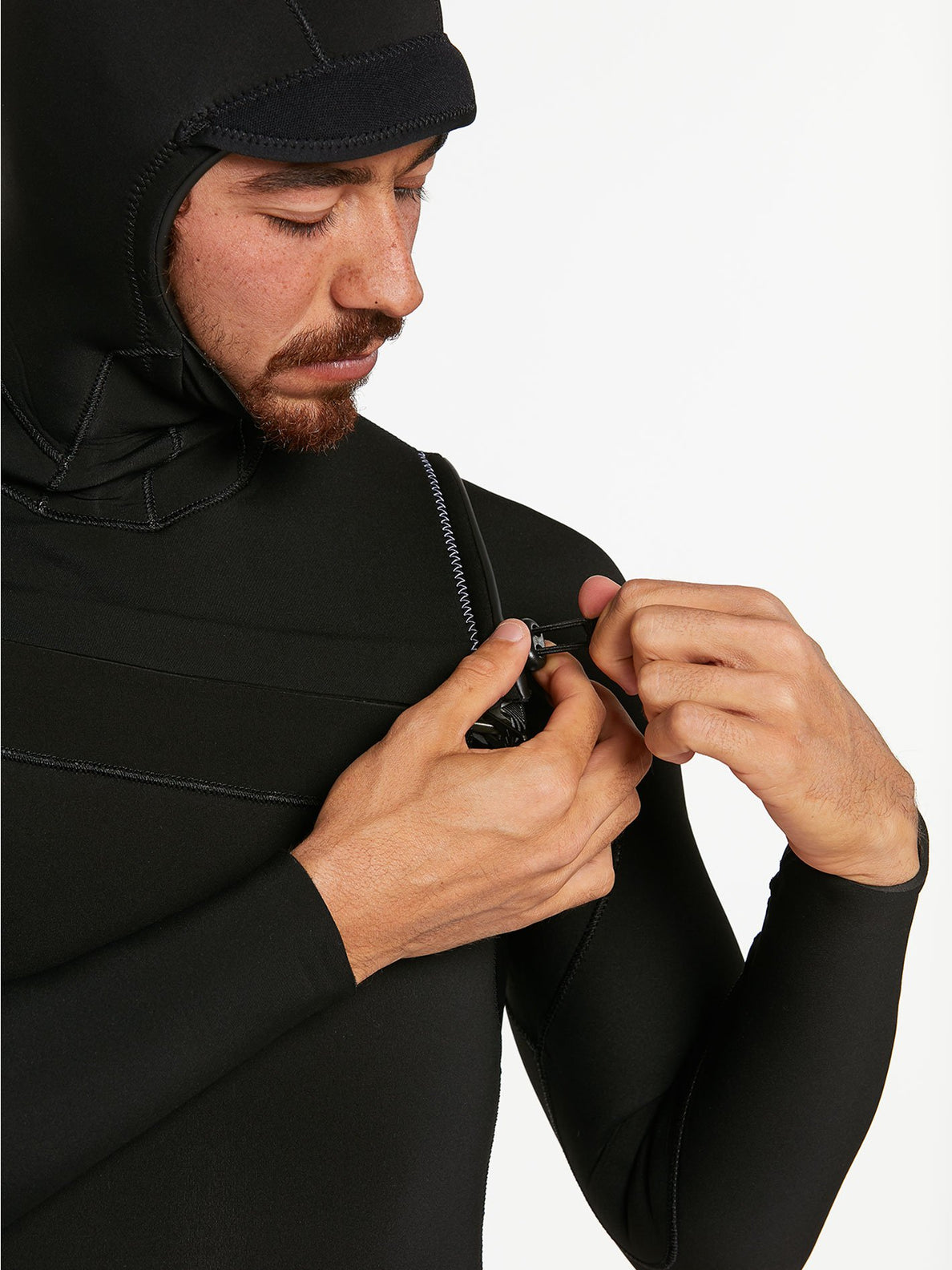 MUTA MODULATOR 4/3MM CON CAPPUCCIO E ZIP SUL PETTO - NERO